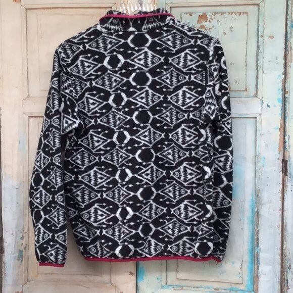 Patagonia Womans S IKAT Big Fish Print Black White Pink Pull Over Light Weight S - Picture 4 of 6